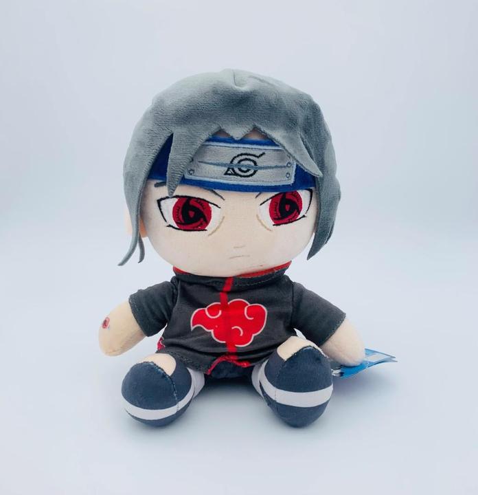 Naruto Shippuden – Peluche Itachi Uchiha Impulsion Assis 29 cm Cards Game Collect